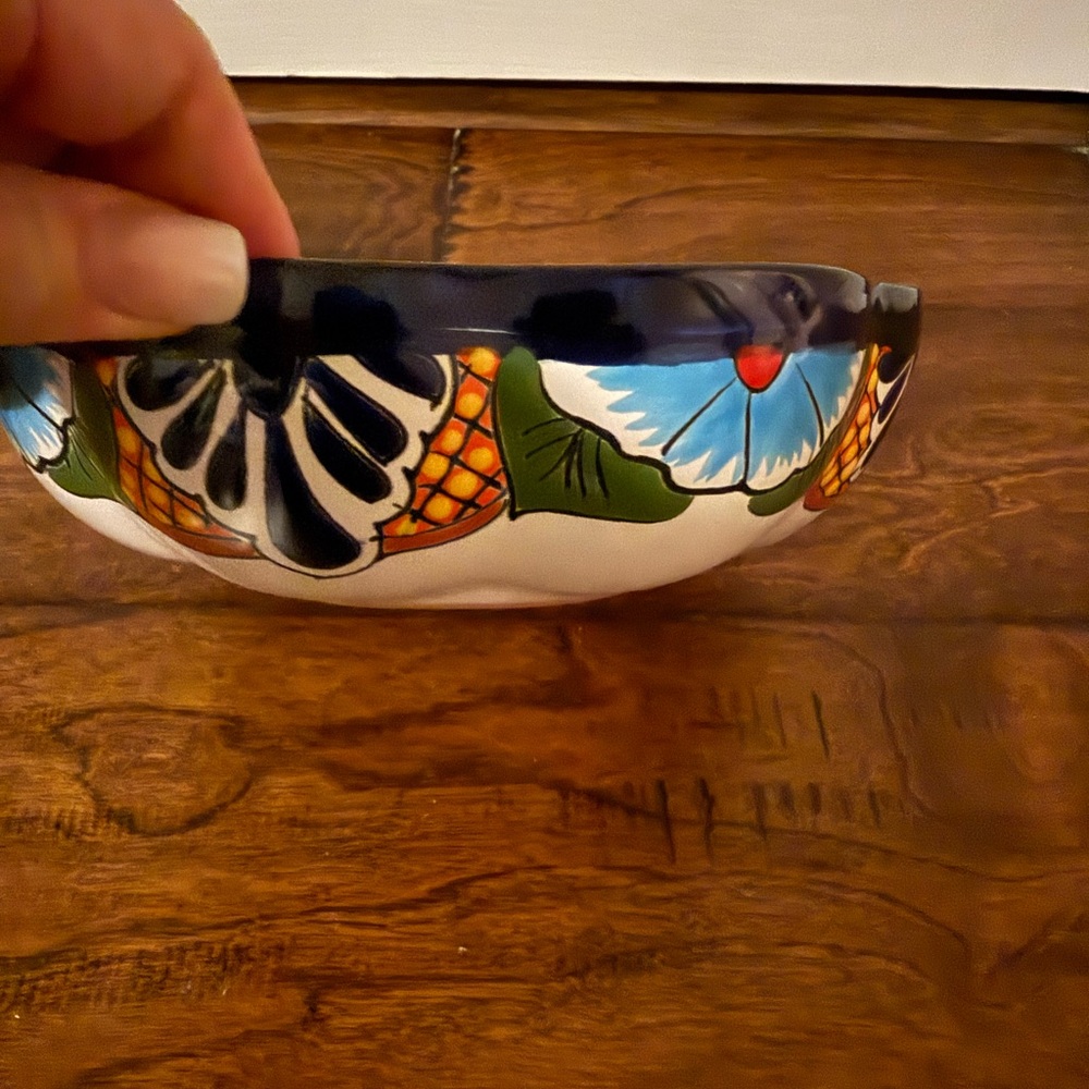 Beautiful Talavera Floral Ceramic Bowl. Measures 7 3/8 wide. - Picture 2 of 4